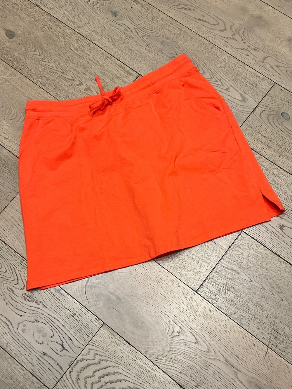 Woman’s Style & Co. orange skort. Large. Pockets. Elastic waist. NNWT!Never worn